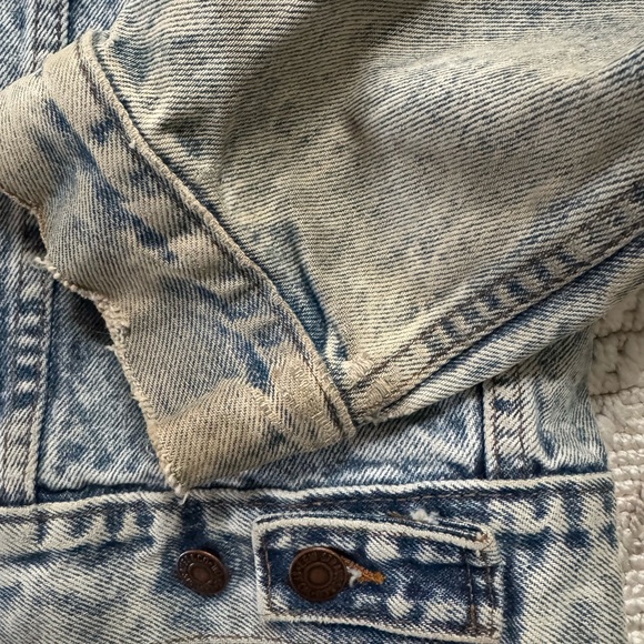 Levi's Distressed Blue Denim Jacket - Picture 4 of 9